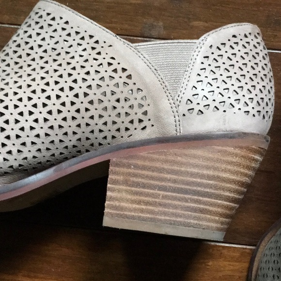 [ Vince Camuto ] - Derindia Laser-Cut Ankle Bootie - Picture 4 of 8